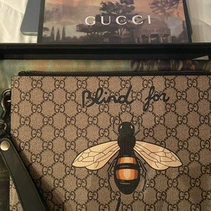 Gucci Bestiary pouch with bee